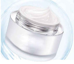 V7 Whitening Moisturizing Cream: Achieve Blemish-Free Radiance with Nourishing Hydration